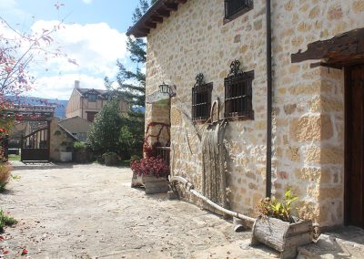 fachada casa rural en Segovia Prádena